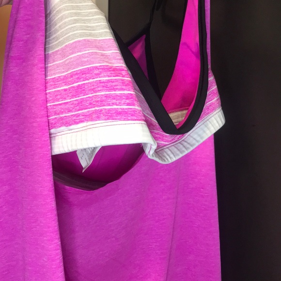 Nike work out tank with built in sports bra - Picture 4 of 5